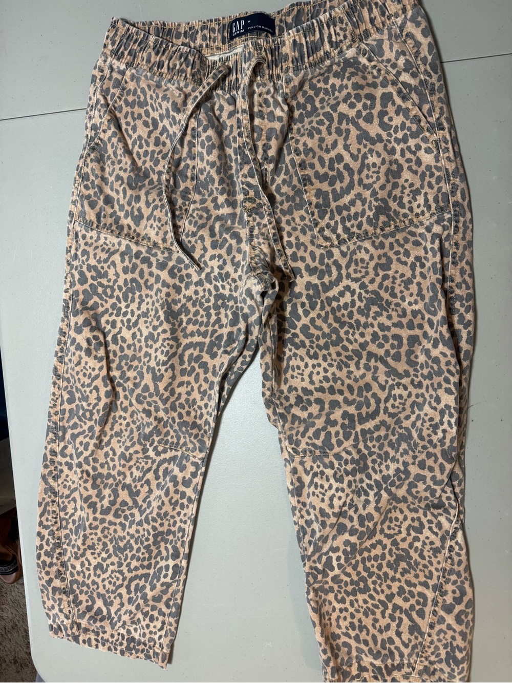 Gap women pull on barrel Leopard-Print — Tan and Gray